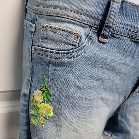 JORDACHE Girls Cut Off Shorts - Picture 3 of 9